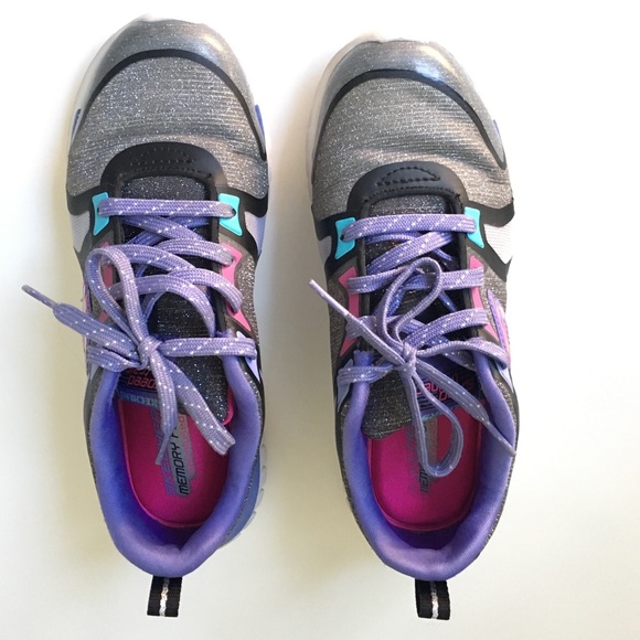 black skechers size 4